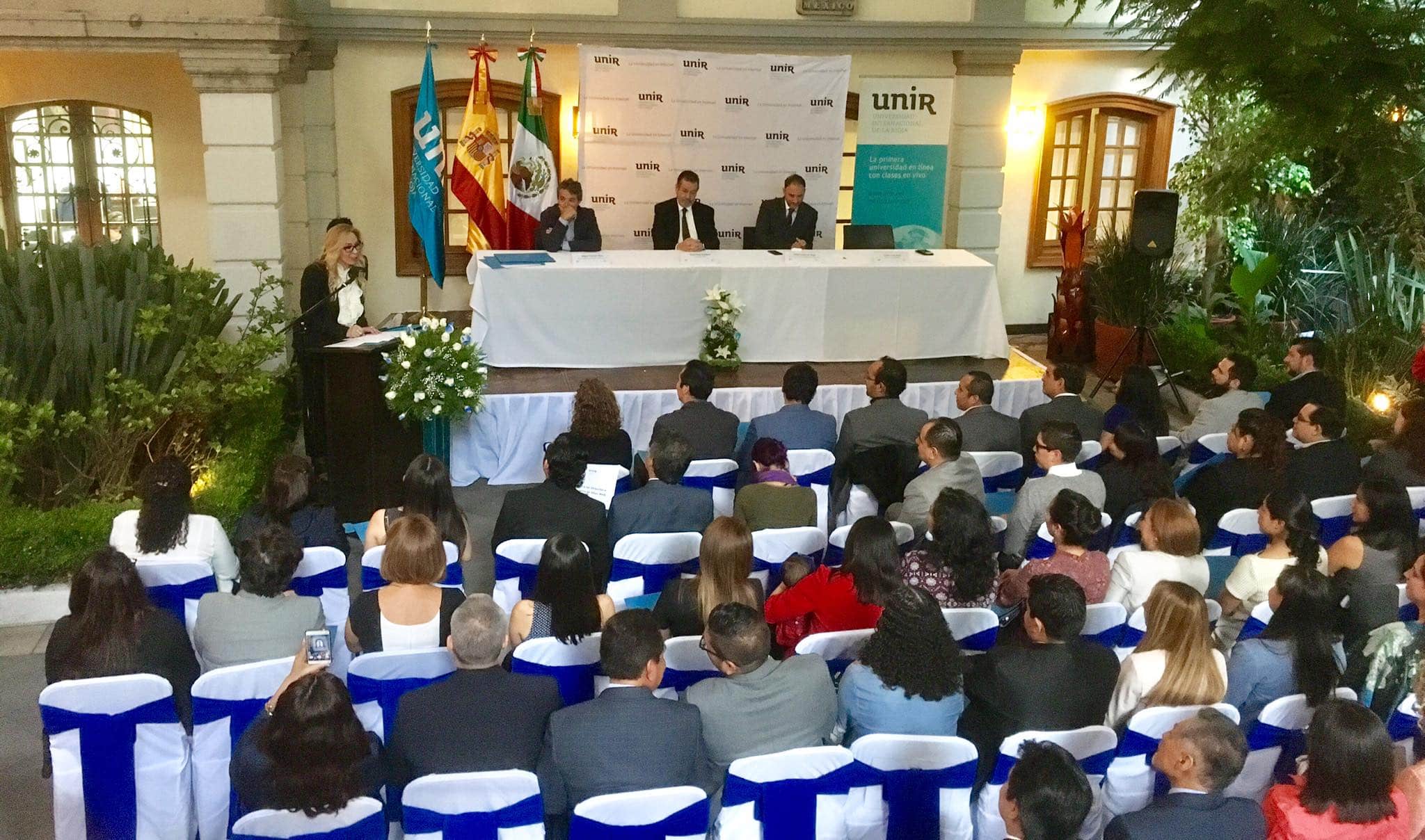 entrega de diplomas UNIR mexico
