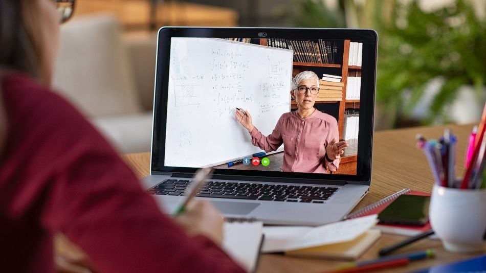 ¿Cuáles son las ventajas de estudiar en línea?