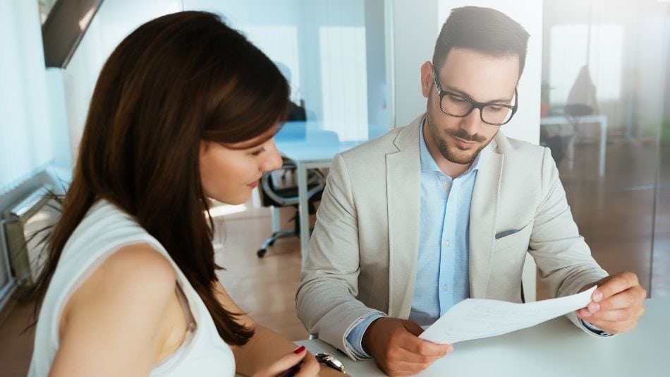 Los beneficios y riesgos del Incoterm CFR en el comercio internacional