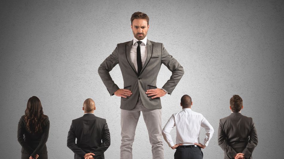 Liderazgo autocrático: qué es, características y ejemplos