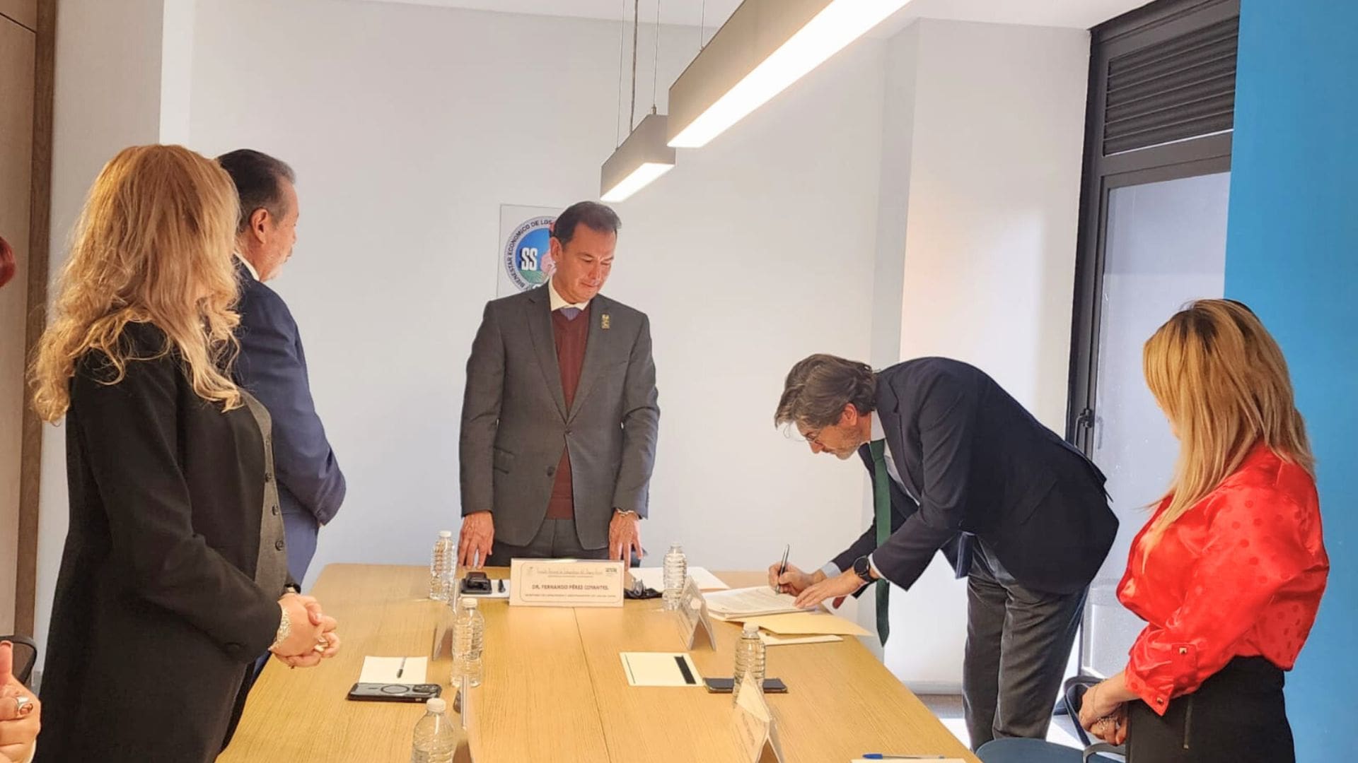 UNIR México firma un convenio con el SNTSS para ofrecer becas a sus afiliados y familiares